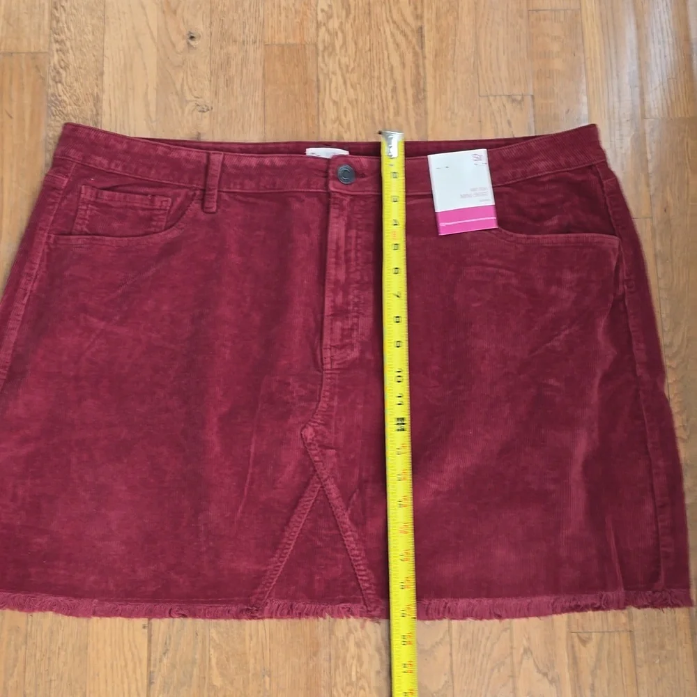 SO BRAND WOMENS JUNIOR PLUS SIZE BURGUNDY CORDUROY MINI SKIRT SIZE 26/44W_11